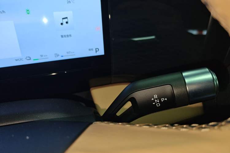 Used Geely Galaxy L7 2024 1.5T 115 km PLUS Dragon Edition Gear Lever