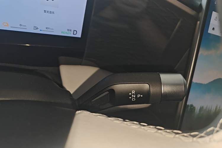 Used Geely Galaxy L7 2024 1.5T 115 km MAX Dragon Edition Gear Lever