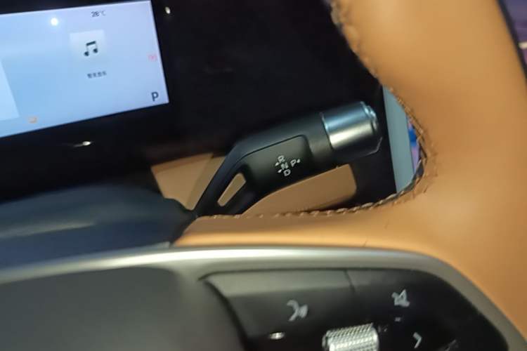 Used Geely Galaxy L7 2024 1.5T 115 km MAX Dragon Edition Gear Lever