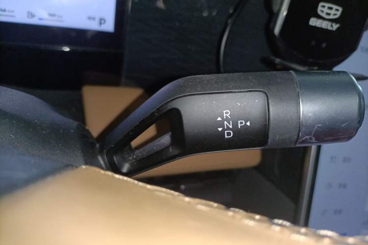 Used Geely Galaxy L7 2024 1.5T 115 km PLUS Dragon Edition Gear Lever
