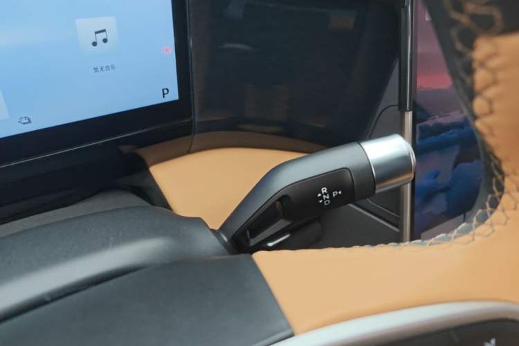 Used Geely Galaxy L7 2024 1.5T 115 km PLUS Dragon Edition Gear Lever
