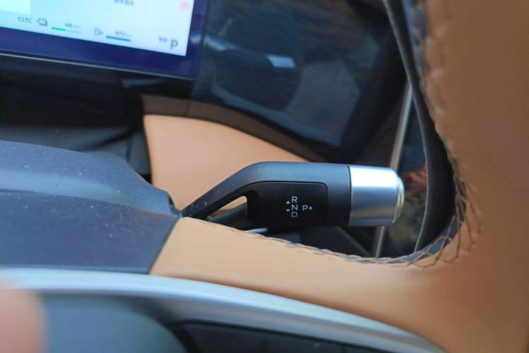 Used Geely Galaxy L7 2024 1.5T 115 km PLUS Dragon Edition Gear Lever