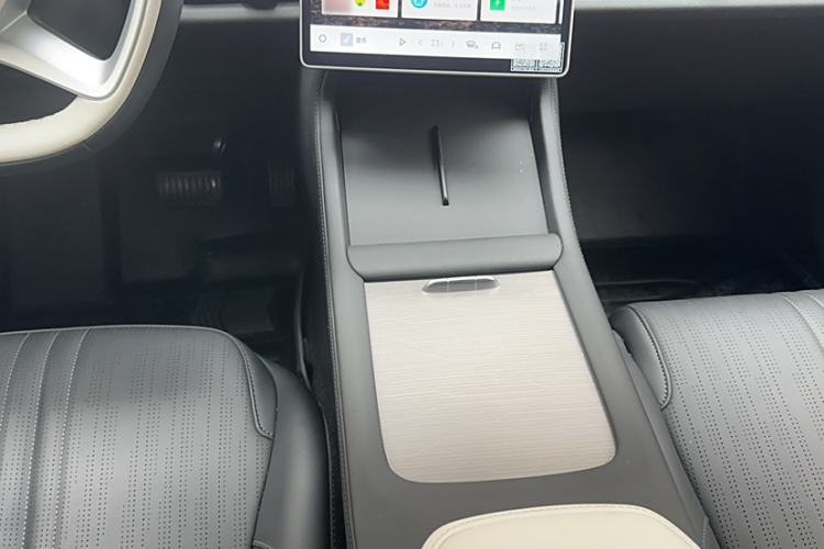 Used Geely Galaxy L7 2024 1.5T 115 km PLUS Dragon Edition Gear Lever