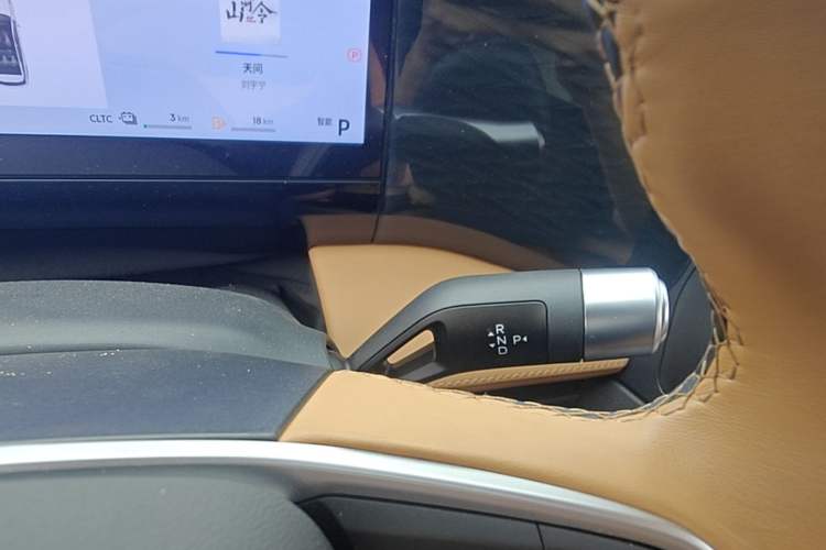 Used Geely Galaxy L7 2024 1.5T 55km PRO Dragon Edition Gear Lever
