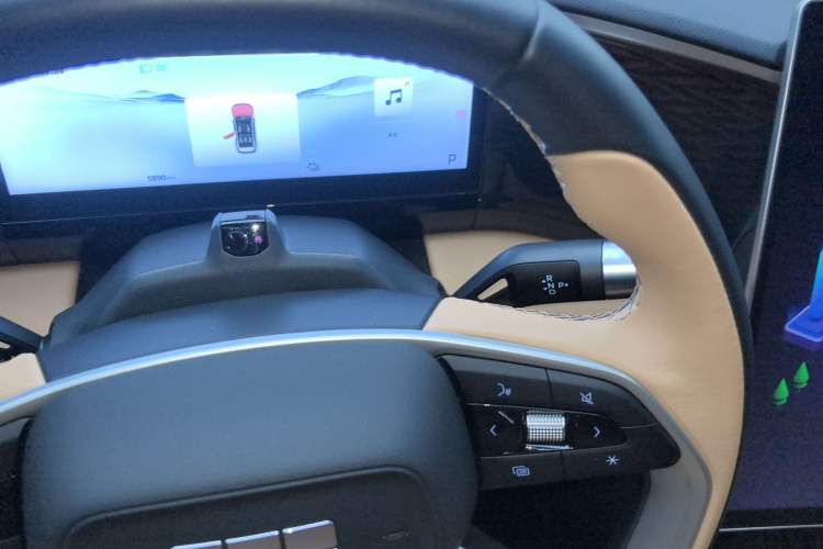 Used Geely Galaxy L7 2024 1.5T 115 km Starship Dragon Edition Gear Lever