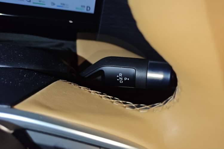 Used Geely Galaxy L7 2024 1.5T 55km PRO Dragon Edition Gear Lever