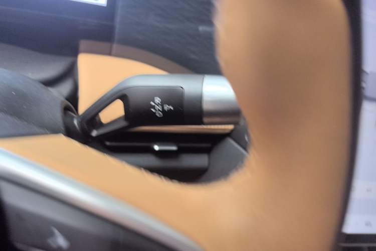 Used Geely Galaxy L7 2024 1.5T 115 km PLUS Dragon Edition Gear Lever