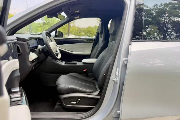 Used Geely Galaxy L7 2024 1.5T 115 km PLUS Dragon Edition Interior 2