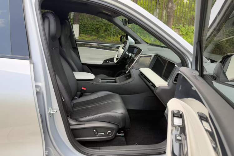 Used Geely Galaxy L7 2024 1.5T 115 km PLUS Dragon Edition Interior 5