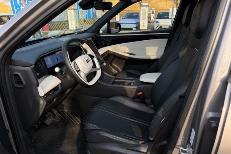Used Geely Galaxy L7 2024 1.5T 115 km PLUS Dragon Edition Interior 6