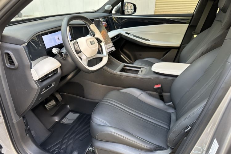 Used Geely Galaxy L7 2024 1.5T 115 km PLUS Dragon Edition Interior 6