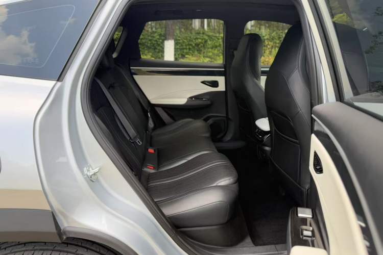 Used Geely Galaxy L7 2024 1.5T 115 km PLUS Dragon Edition Interior 6