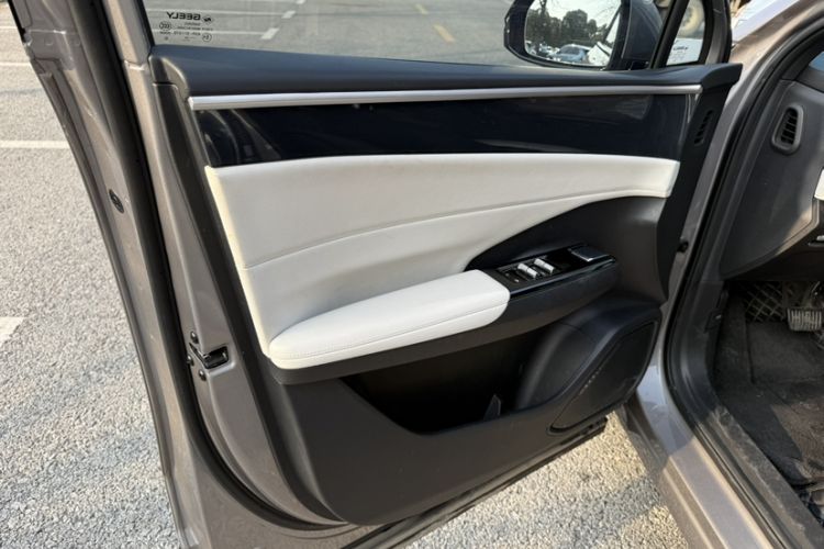 Used Geely Galaxy L7 2024 1.5T 115 km PLUS Dragon Edition Interior 8