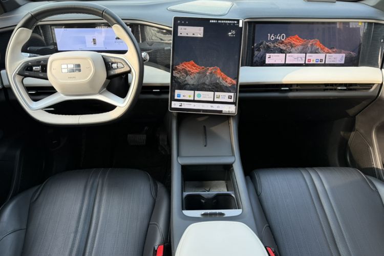 Used Geely Galaxy L7 2024 1.5T 115 km PLUS Dragon Edition Interior 9