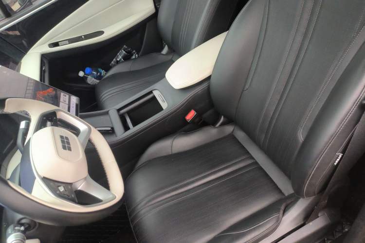 Used Geely Galaxy L7 2024 1.5T 115 km PLUS Dragon Edition Left Front Seat