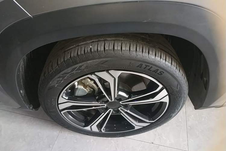 Used Geely Galaxy L7 2024 1.5T 115 km PLUS Dragon Edition Left Front Wheel Hub