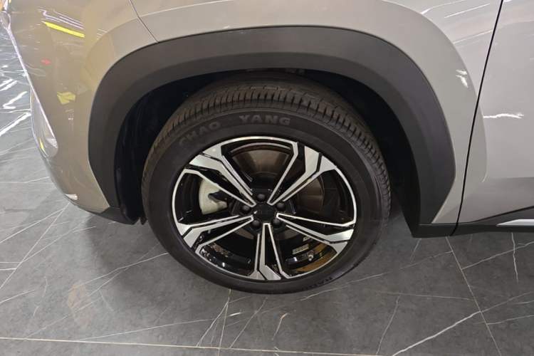 Used Geely Galaxy L7 2024 1.5T 115 km PLUS Dragon Edition Left Front Wheel Hub