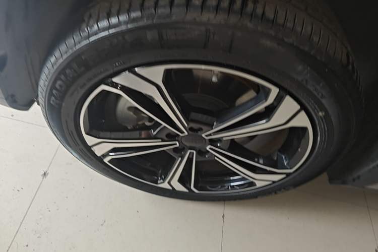 Used Geely Galaxy L7 2024 1.5T 115 km MAX Dragon Edition Left Front Wheel Hub