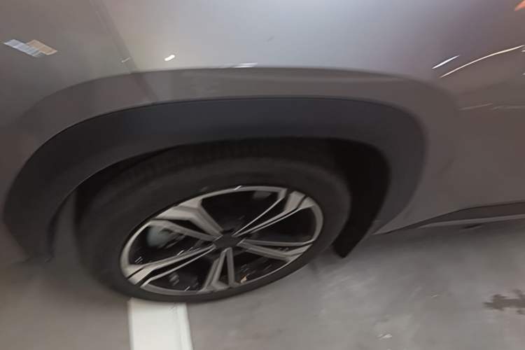 Used Geely Galaxy L7 2024 1.5T 115 km MAX Dragon Edition Left Front Wheel Hub
