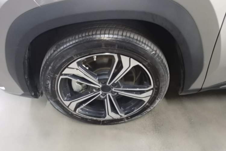 Used Geely Galaxy L7 2024 1.5T 115 km PLUS Dragon Edition Left Front Wheel Hub