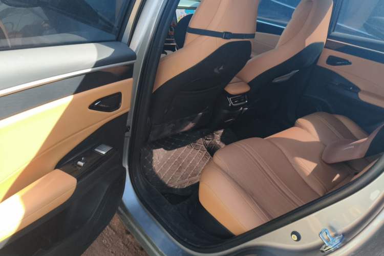 Used Geely Galaxy L7 2024 1.5T 115 km PLUS Dragon Edition Left Rear Seat