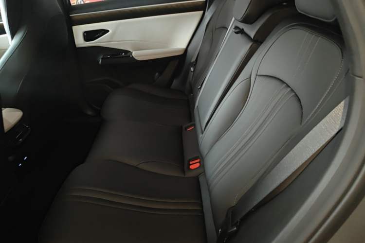 Used Geely Galaxy L7 2024 1.5T 115 km MAX Dragon Edition Left Rear Seat