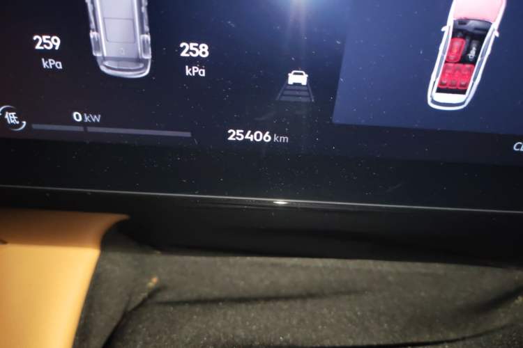 Used Geely Galaxy L7 2024 1.5T 115 km MAX Dragon Edition Odometer Close Up