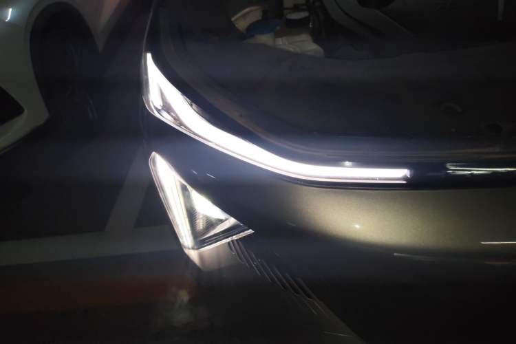 Used Geely Galaxy L7 2024 1.5T 115 km MAX Dragon Edition Right Front Headlight