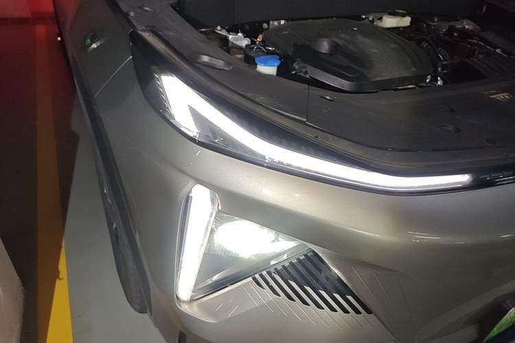 Used Geely Galaxy L7 2024 1.5T 55km PRO Dragon Edition Right Front Headlight