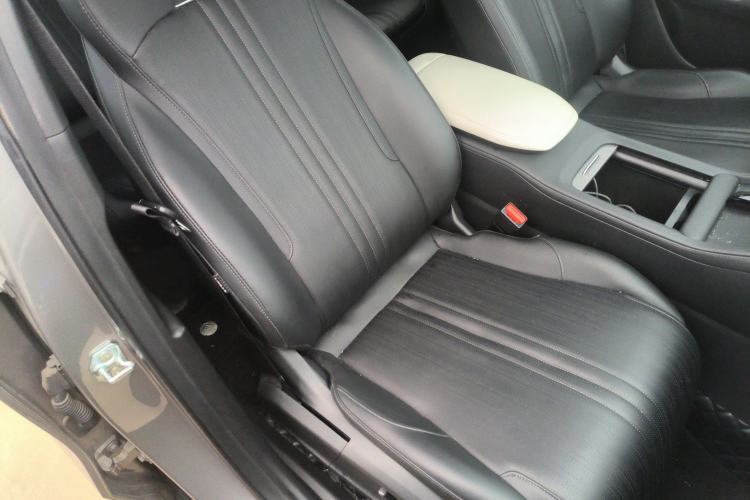 Used Geely Galaxy L7 2024 1.5T 115 km PLUS Dragon Edition Right Front Seat