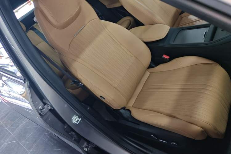 Used Geely Galaxy L7 2024 1.5T 115 km PLUS Dragon Edition Right Front Seat