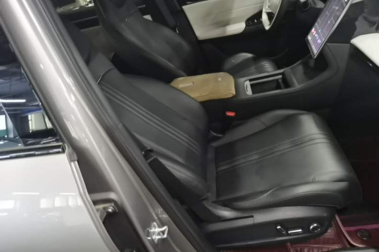 Used Geely Galaxy L7 2024 1.5T 115 km PLUS Dragon Edition Right Front Seat