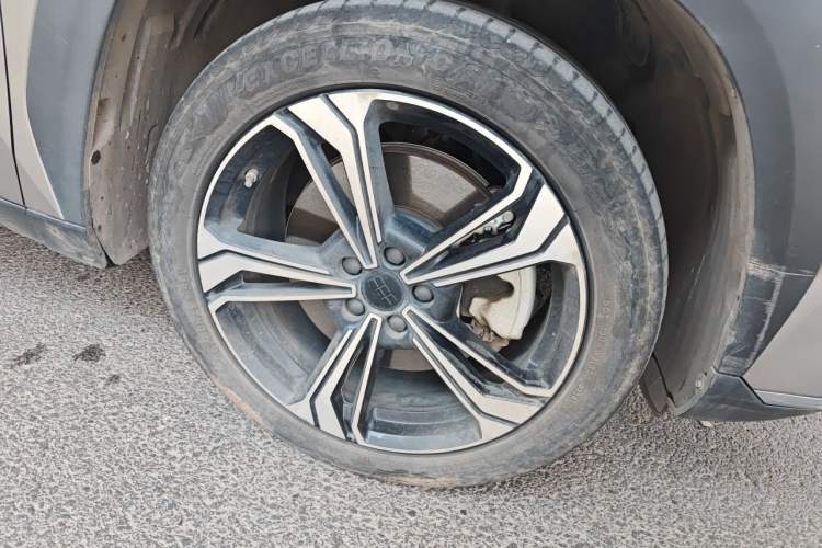 Used Geely Galaxy L7 2024 1.5T 115 km PLUS Dragon Edition Right Front Wheel Hub