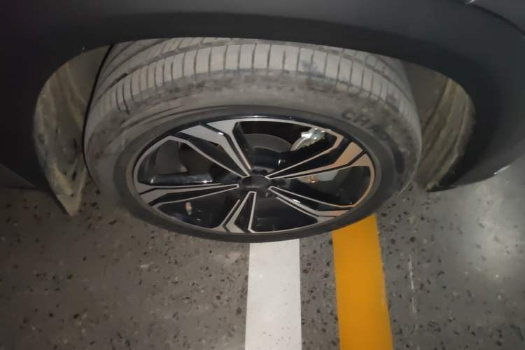 Used Geely Galaxy L7 2024 1.5T 115 km MAX Dragon Edition Right Front Wheel Hub
