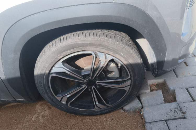 Used Geely Galaxy L7 2024 1.5T 115 km PLUS Dragon Edition Right Front Wheel Hub