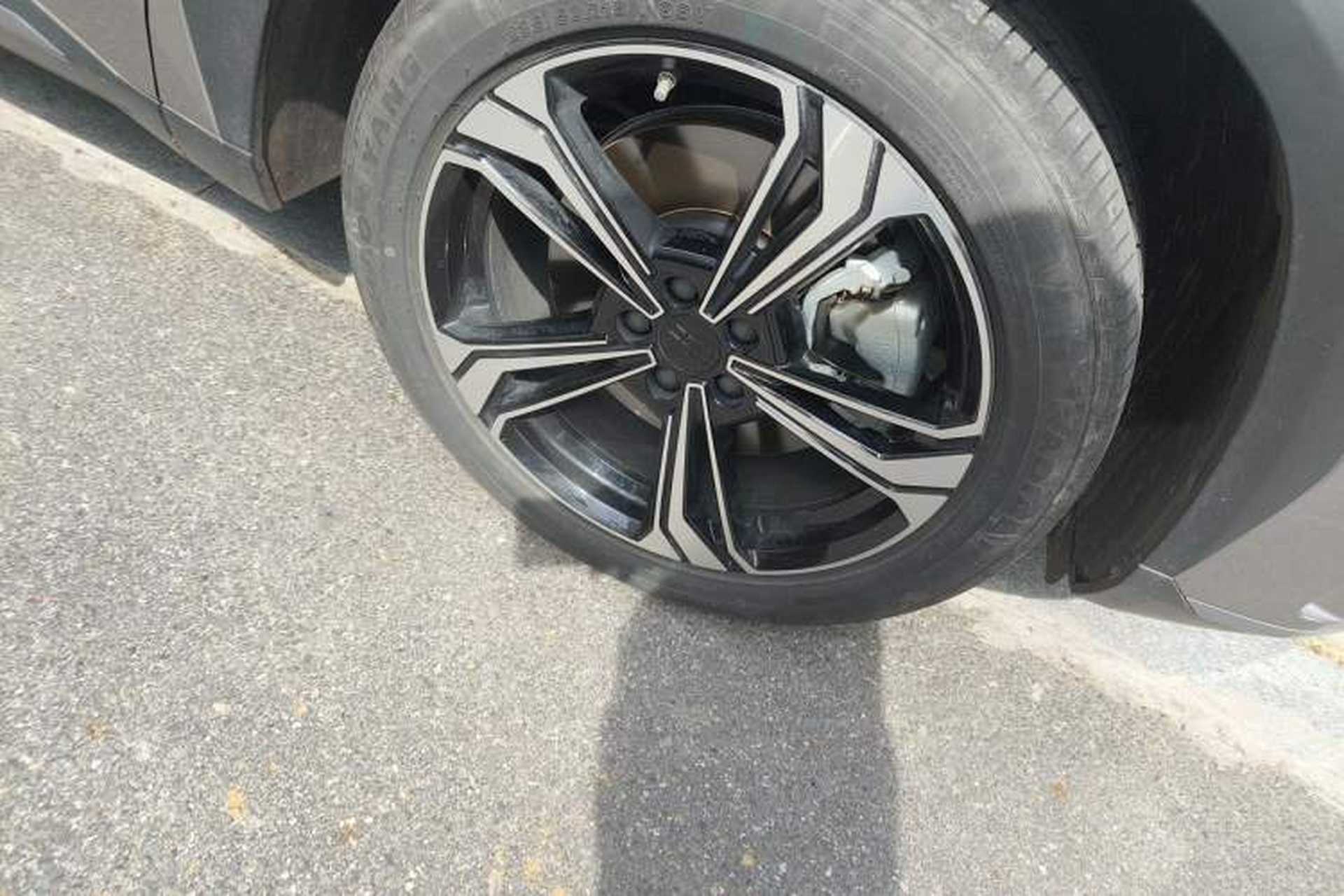 Used Geely Galaxy L7 2024 1.5T 115 km MAX Dragon Edition Right Front Wheel Hub