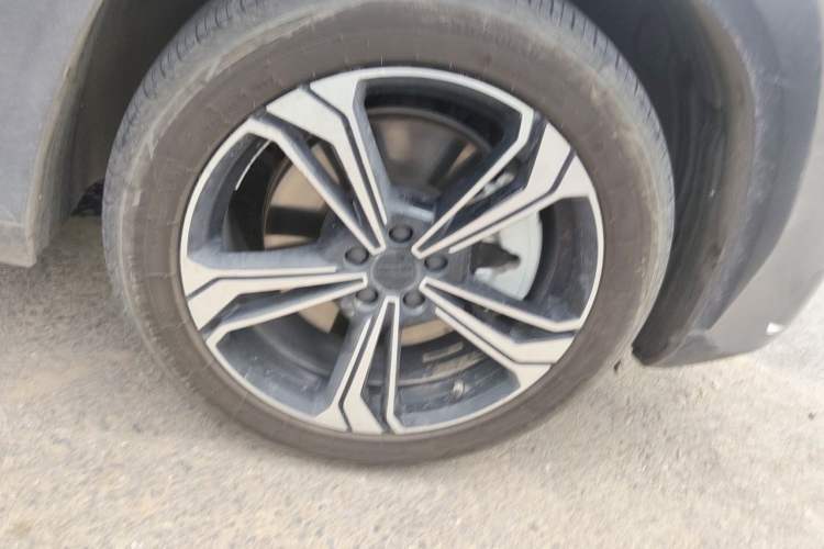 Used Geely Galaxy L7 2024 1.5T 115 km PLUS Dragon Edition Right Front Wheel Hub