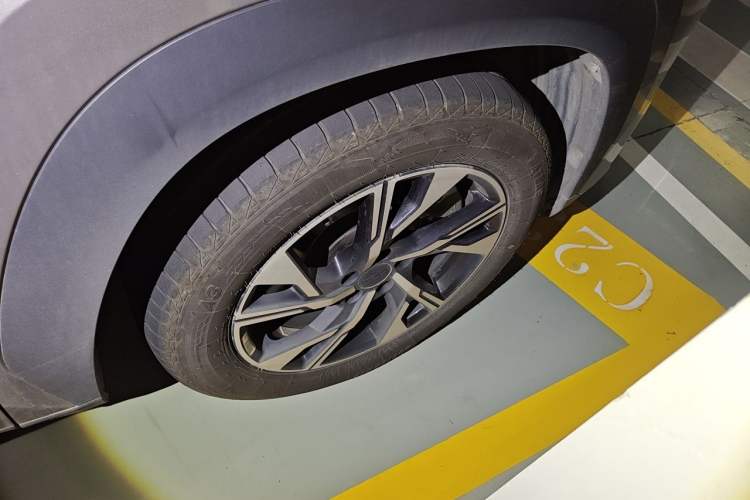 Used Geely Galaxy L7 2024 1.5T 55km PRO Dragon Edition Right Front Wheel Hub
