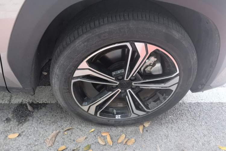 Used Geely Galaxy L7 2024 1.5T 115 km PLUS Dragon Edition Right Front Wheel Hub