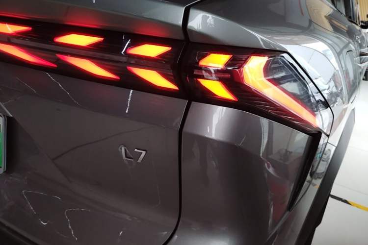 Used Geely Galaxy L7 2024 1.5T 115 km Starship Dragon Edition Right Rear Taillight