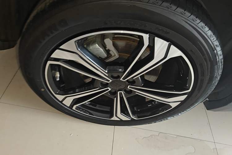 Used Geely Galaxy L7 2024 1.5T 115 km MAX Dragon Edition Right Rear Wheel Hub
