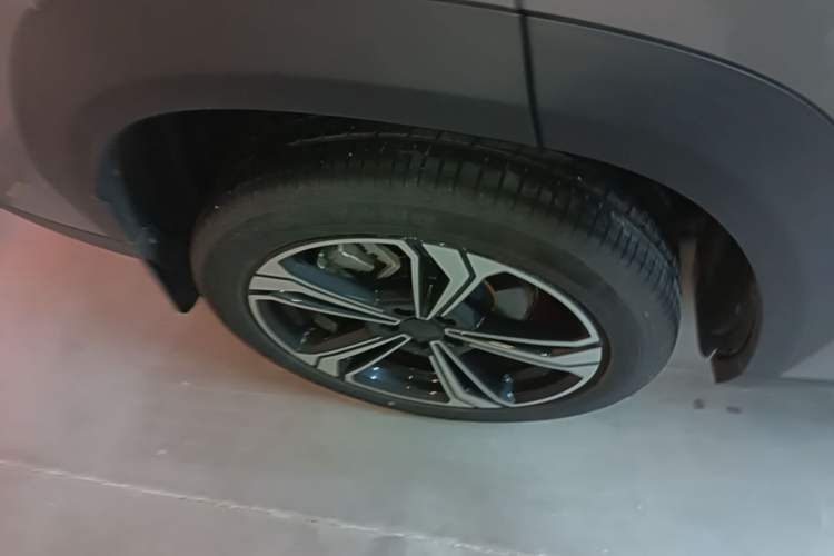 Used Geely Galaxy L7 2024 1.5T 115 km MAX Dragon Edition Right Rear Wheel Hub