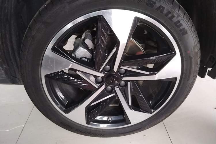 Used Geely Galaxy L7 2024 1.5T 115 km Starship Dragon Edition Right Rear Wheel Hub