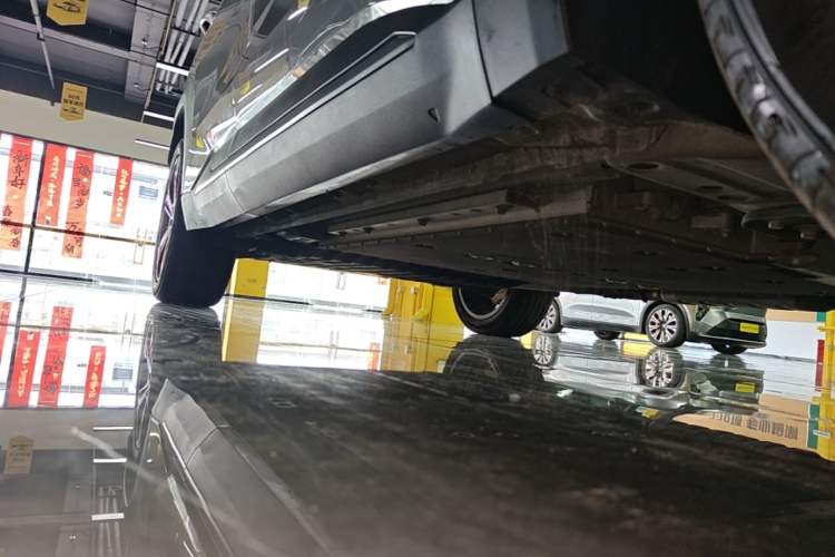 Used Geely Galaxy L7 2024 1.5T 115 km PLUS Dragon Edition Right Side Sill