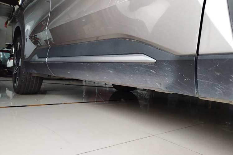 Used Geely Galaxy L7 2024 1.5T 115 km Starship Dragon Edition Right Side Sill