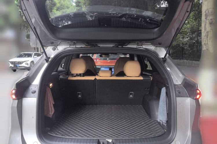 Used Geely Galaxy L7 2024 1.5T 115 km PLUS Dragon Edition Trunk