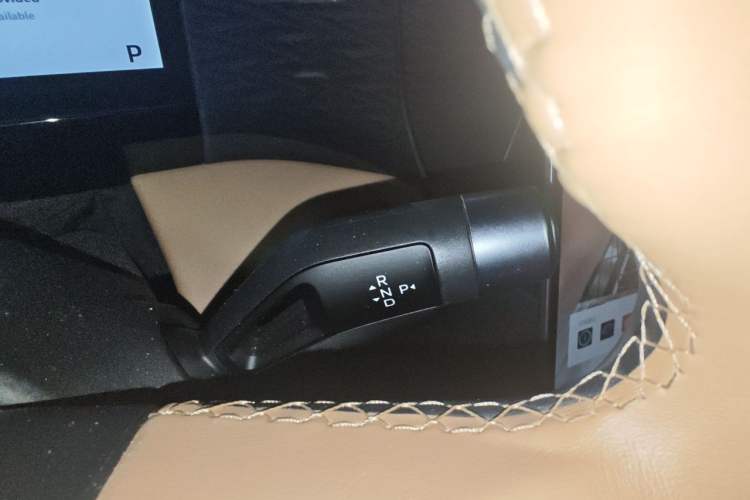 Used Geely Galaxy L7 2024 1.5T 115 km Asian Games Phantom Dragon Edition Gear Lever