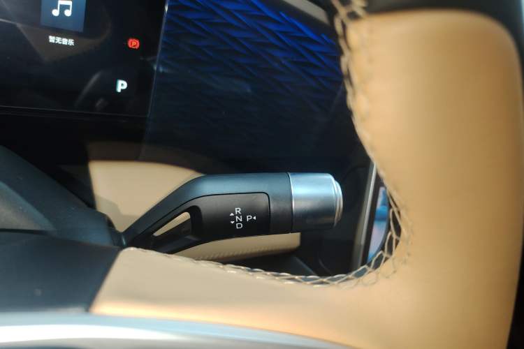 Used Geely Galaxy L7 2024 1.5T 115 km Starship Dragon Edition Gear Lever