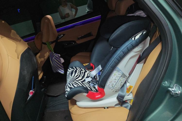 Used Geely Galaxy L7 2024 1.5T 115 km Asian Games Phantom Dragon Edition Left Rear Seat