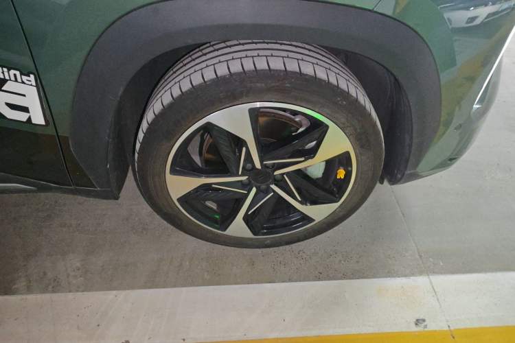 Used Geely Galaxy L7 2024 1.5T 115 km Asian Games Phantom Dragon Edition Right Front Wheel Hub